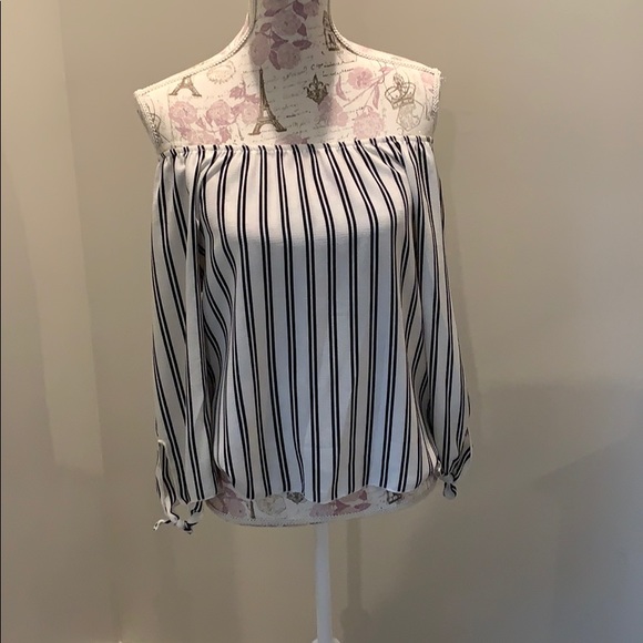 Cute top - Picture 1 of 4